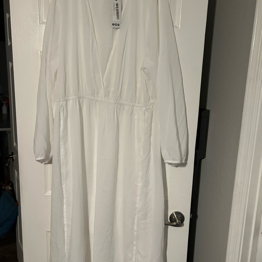 Boohoo Plus White V-Neck Swim Coverup
